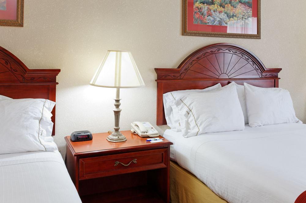 Holiday Inn Express & Suites Tupelo By Ihg Номер фото