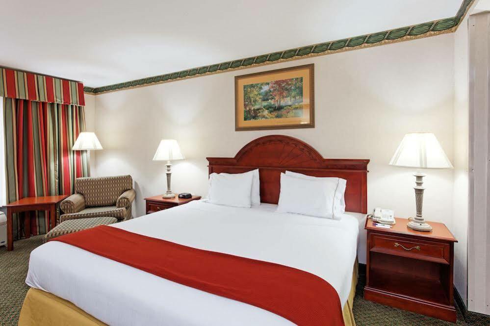 Holiday Inn Express & Suites Tupelo By Ihg Номер фото
